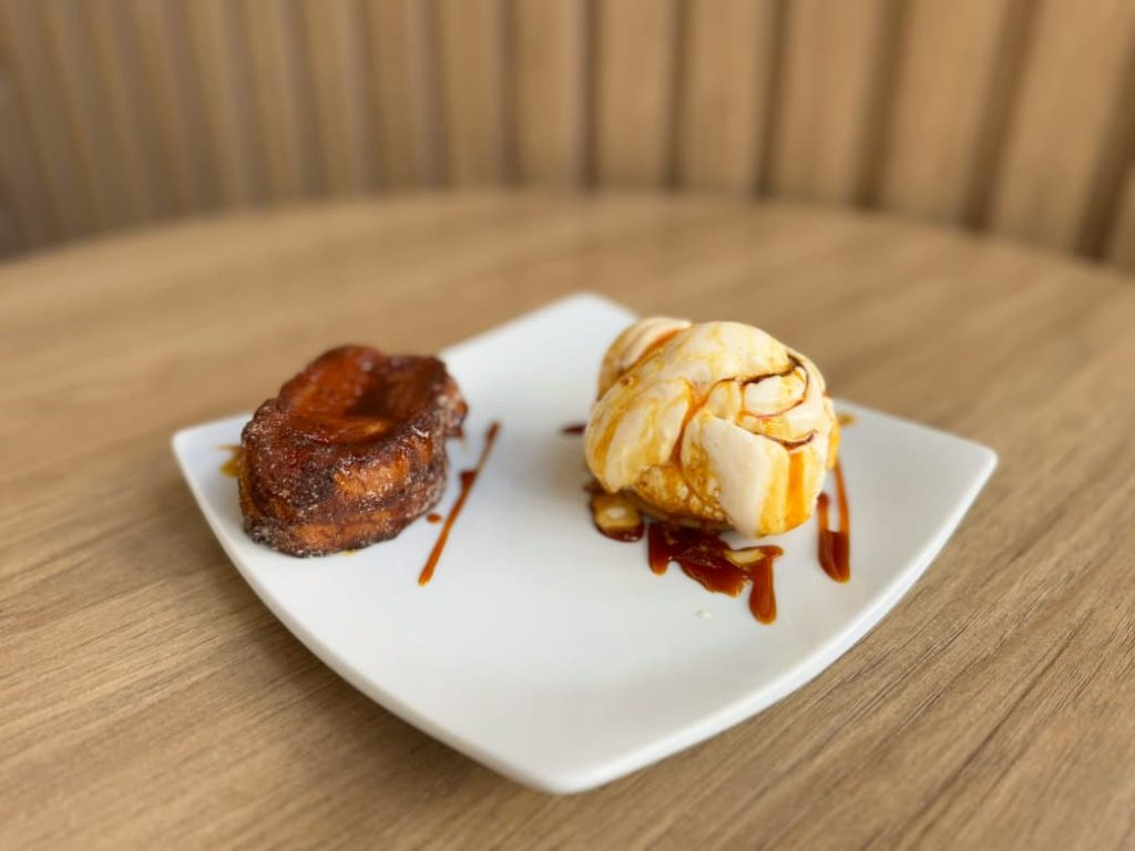 3. Rabanada com sorvete_ Quando a tradição encontra o frescor do verão