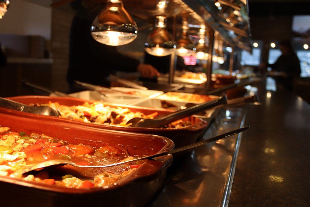 Buffet de almoço da Aquarius no Bacacheri pausa inteligente no meio do dia (3)