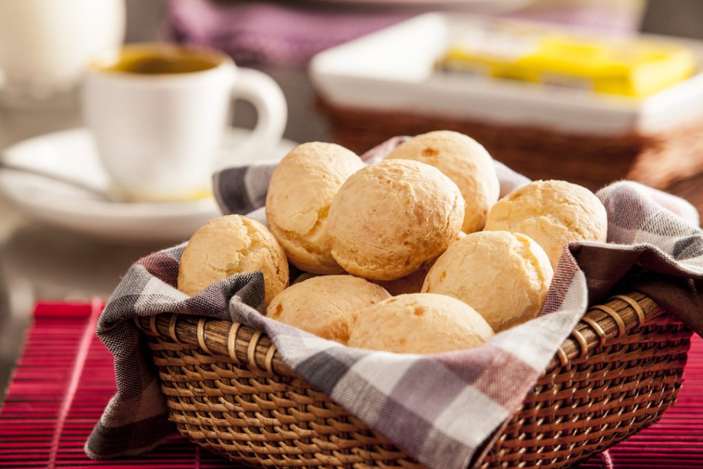 De-Iguaria-Rara-a-Icone-Nacional-Como-o-Pao-de-Queijo-se-Popularizou