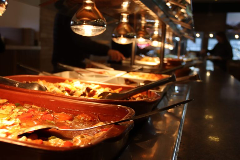 O Melhor almoço buffet no bacacheri! (1)
